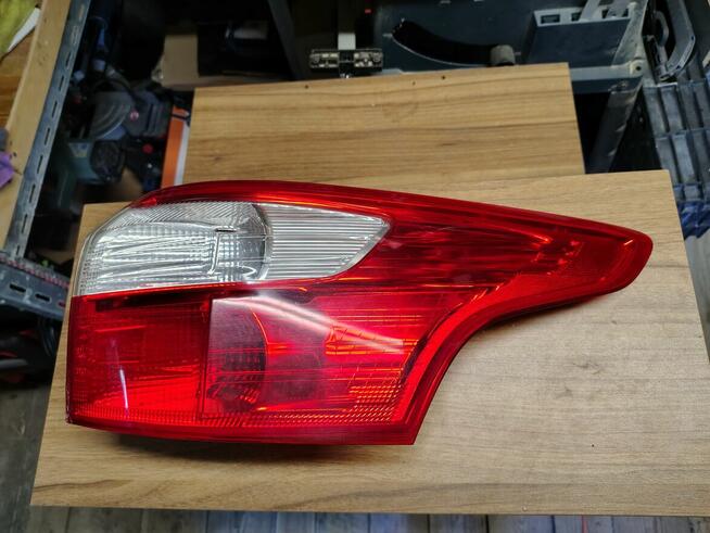 Lampa ford focus mk3 kombi prawy tył