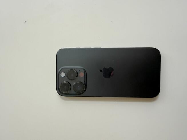 Syndyk sprzeda telefon iPhone 15 pro 128 GB