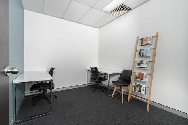 Prywatne biuro dla 3 osób w Regus Jaracza