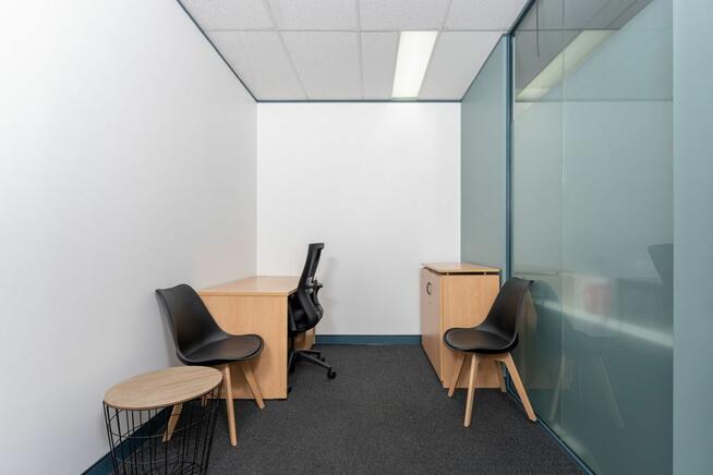 Prywatne biuro dla 5 osób w Regus Jaracza