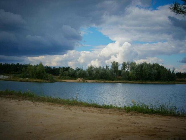 Piękna działka koło lasu z własnym jeziorkiem |
