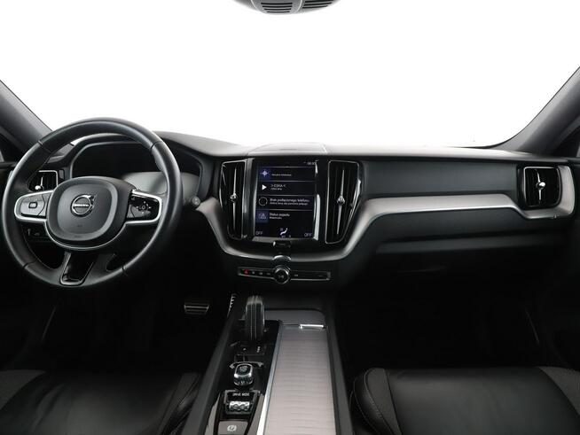 Volvo XC 60 PHEV 4x4 skóry el. fotele z pamięcią panorama navi kamery full LED