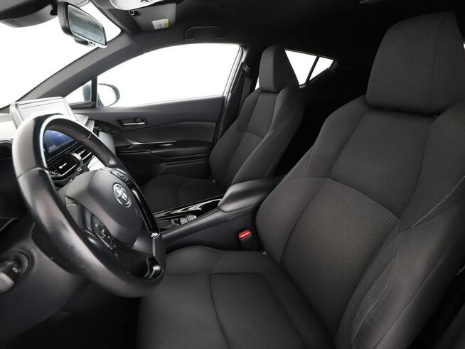 Toyota C-HR automat navi grzane fotele kamera LED