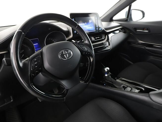 Toyota C-HR automat navi grzane fotele kamera LED
