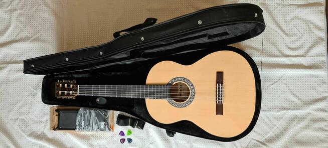 RÓŻNE INSTRUMENTY skrzypce gitara ukulele zapraszamy