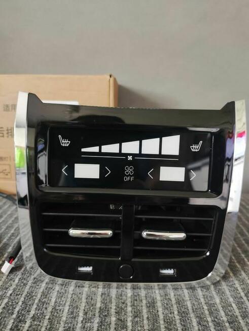 Panel Nawiewu Klimatyzacji Tył LED USB Ładowarka Volvo