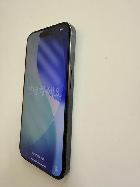 Syndyk sprzeda telefon iPhone 15 pro 128 GB