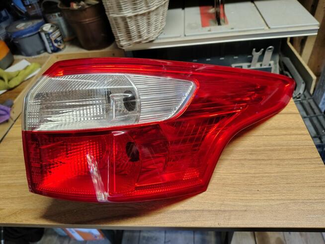 Lampa ford focus mk3 kombi prawy tył