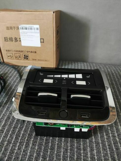 Panel Nawiewu Klimatyzacji Tył LED USB Ładowarka Volvo