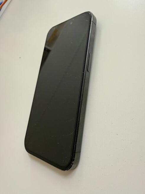 Syndyk sprzeda telefon iPhone 15 pro 128 GB