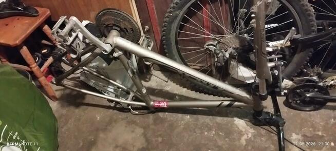 Rama używana aluminiowa niewiem na jakie koła cali sprzedaje