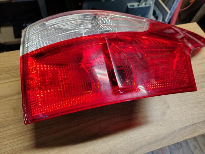 Lampa ford focus mk3 kombi prawy tył