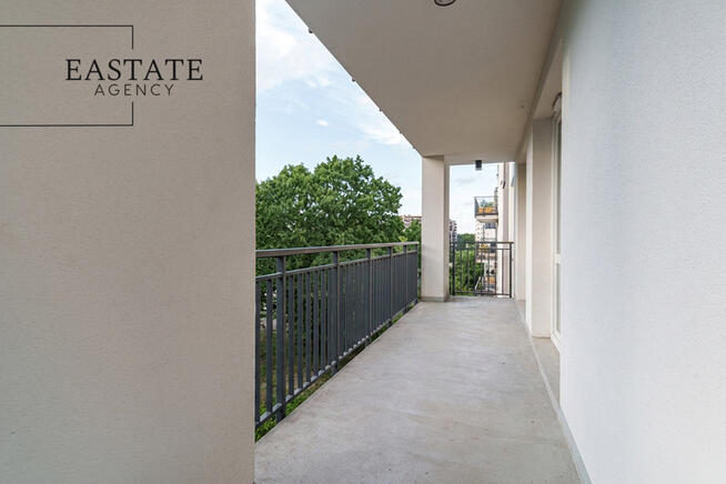 Taras i duży balkon z widokiem na las/ 3 komórki