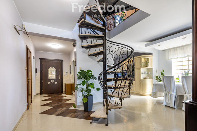 Gotowy dom 254 m² w otoczeniu lasu!