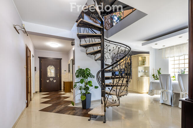 Gotowy dom 254 m² w otoczeniu lasu!