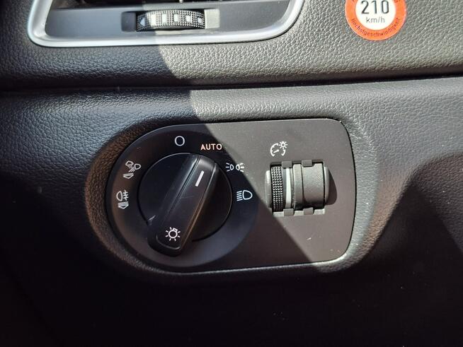 Audi Q3 Klimatronic 2-stref, Podgrz. fotele, Hak, Bi-Xenon, PDC, 2 kpl. kół