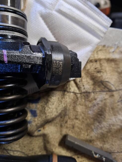 Pompowtryskiwacze Audi A4 b 7 1.9 tdi silnik kod. BRB
