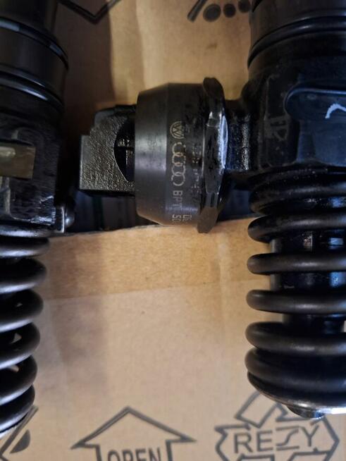 Pompowtryskiwacze Audi A4 b 7 1.9 tdi silnik kod. BRB
