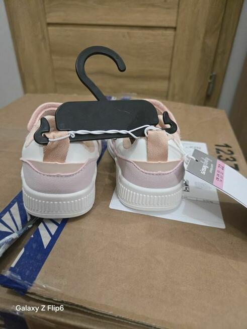 Adidaski dla dziewczynki 22 rozmiar