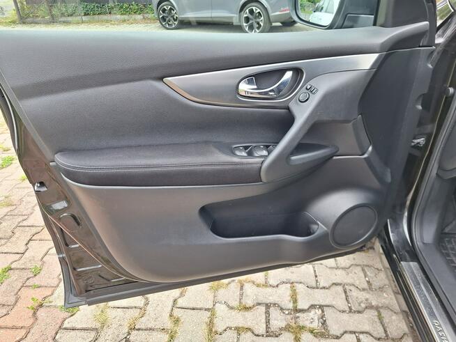Nissan Qashqai 1.6 163 KM / MT / Szklany dach / Kamery 360 / Full LED / Salon PL