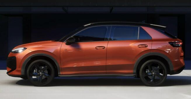 Volkswagen T-Roc R-Line 1.5 eTSI 150KM automat DSG Reflektory IQ. Light Led Matrix Tech