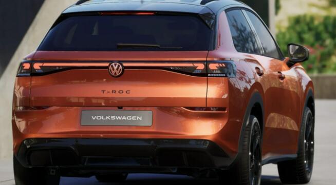 Volkswagen T-Roc R-Line 1.5 eTSI 150KM automat DSG Reflektory IQ. Light Led Matrix Tech