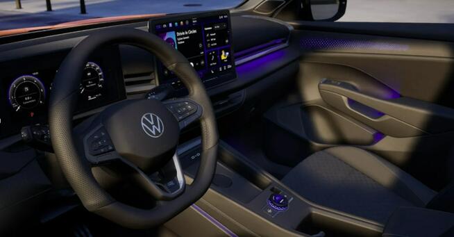 Volkswagen T-Roc R-Line 1.5 eTSI 150KM automat DSG Reflektory IQ. Light Led Matrix Tech
