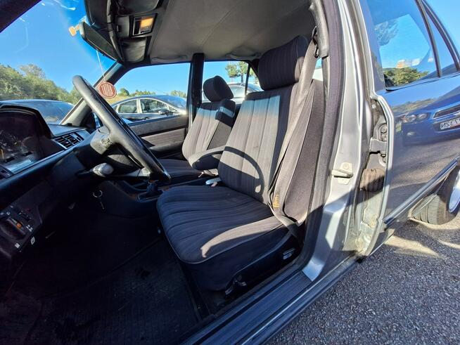 Mercedes E 200 Elektryczne szyby, Elektryczne lusterka, Skrzynia manualna