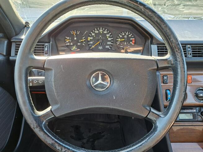 Mercedes E 200 Elektryczne szyby, Elektryczne lusterka, Skrzynia manualna