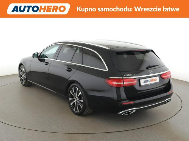 Mercedes E 300 FV23% PHEV jasne dkóry virtual cocpit navi grzane fotele kamery