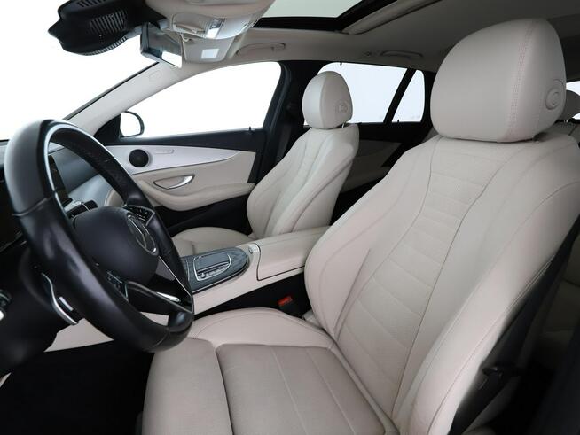Mercedes E 300 FV23% PHEV jasne dkóry virtual cocpit navi grzane fotele kamery