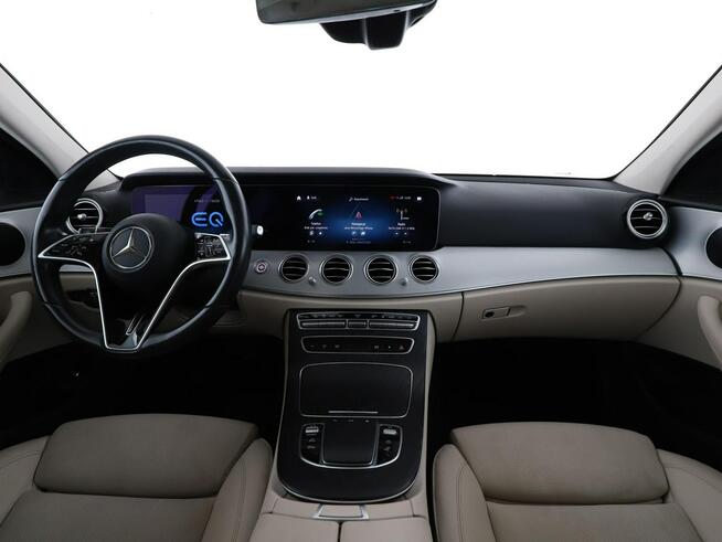Mercedes E 300 FV23% PHEV jasne dkóry virtual cocpit navi grzane fotele kamery