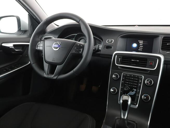 Volvo V60 2.0D 6MT Klimatyzacja Nawigacja Tempomat Elektryka ParkAssist LED