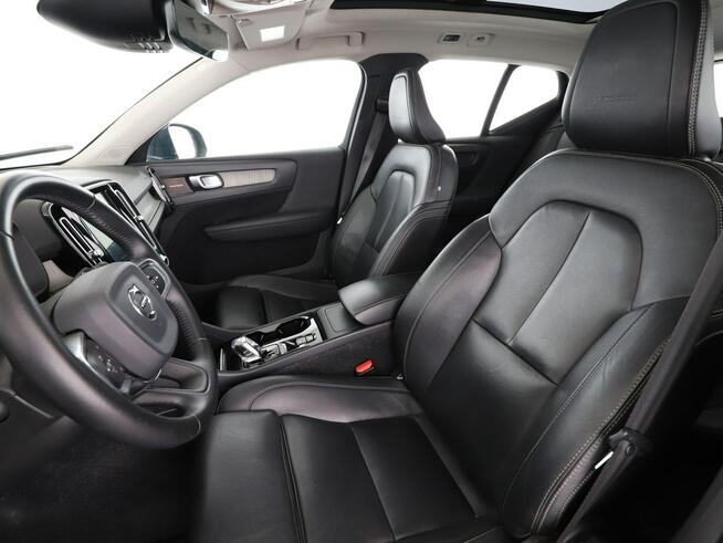 Volvo XC 40 automat full LED skóra navi grzane fotele panorama kamera i czujniki