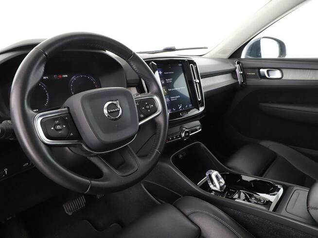 Volvo XC 40 automat full LED skóra navi grzane fotele panorama kamera i czujniki