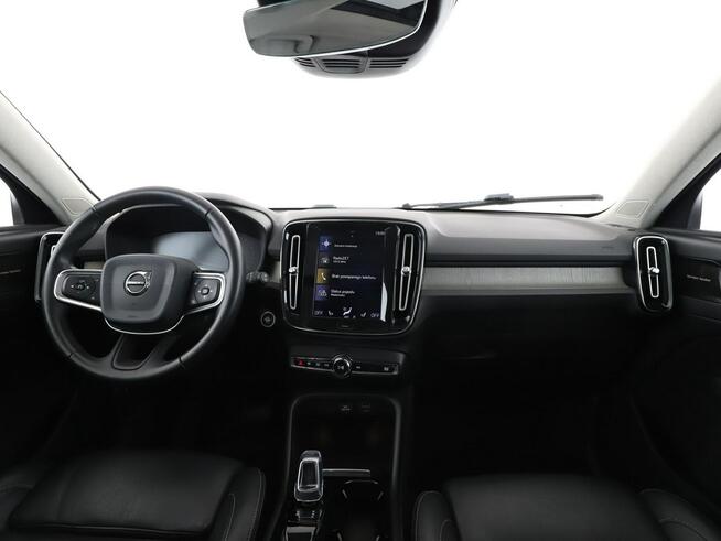 Volvo XC 40 automat full LED skóra navi grzane fotele panorama kamera i czujniki