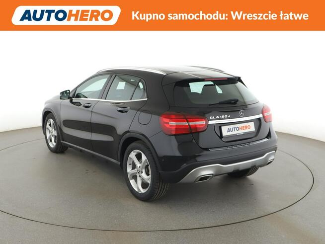 Mercedes GLA 180 klima auto navi grzane fotele keamra i czujniki parkowania el. klapa k