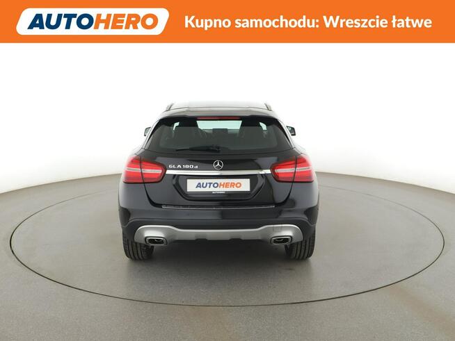 Mercedes GLA 180 klima auto navi grzane fotele keamra i czujniki parkowania el. klapa k