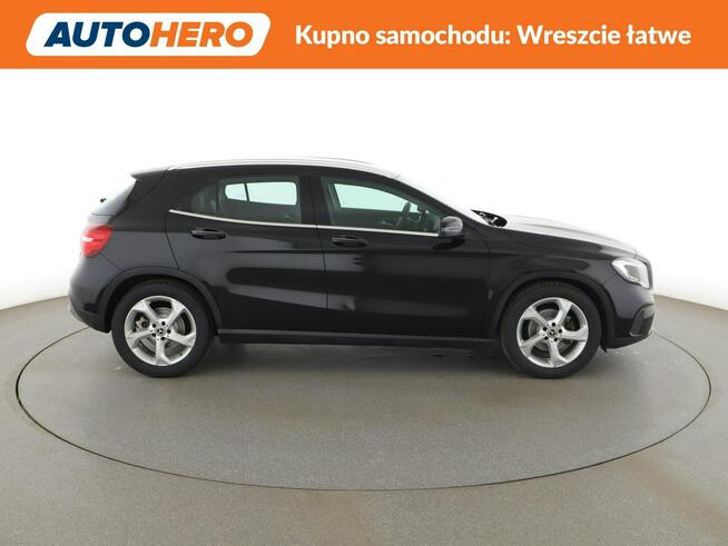 Mercedes GLA 180 klima auto navi grzane fotele keamra i czujniki parkowania el. klapa k