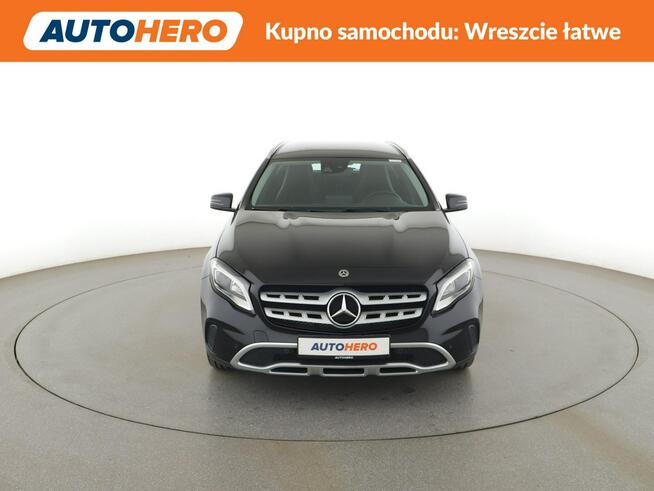 Mercedes GLA 180 klima auto navi grzane fotele keamra i czujniki parkowania el. klapa k