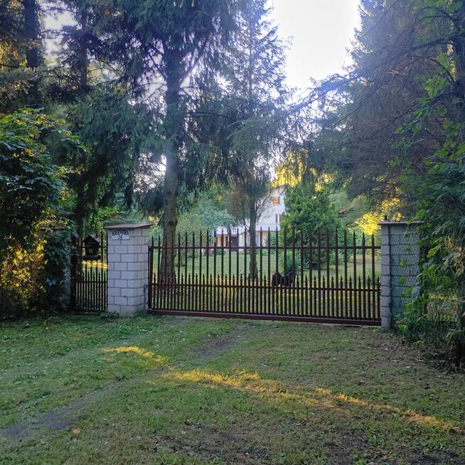 Dom piętrowy z dużą działką w spokojnej okolicy