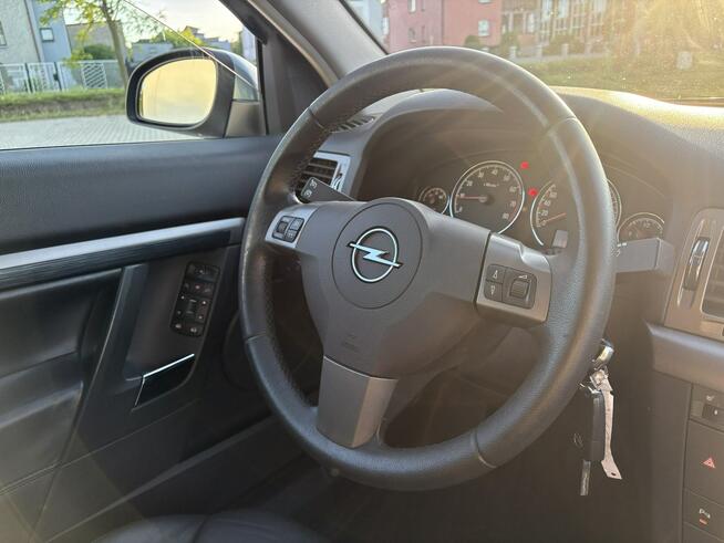 Opel Signum Skrętny Xenon, Czujniki parkowania, Lodówka, Pamięci foteli, COSMO