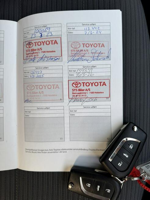 Toyota Avensis NAVI*Kamera*Cofania*Grzane*Fotele*Serwis*ASO*Tempomat*Zarejestrowana