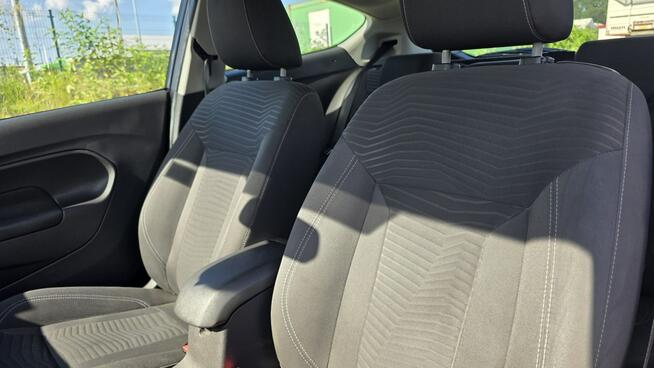 Ford Fiesta climatronic zarejestrowana zwykła benzyna ledy mały przebieg