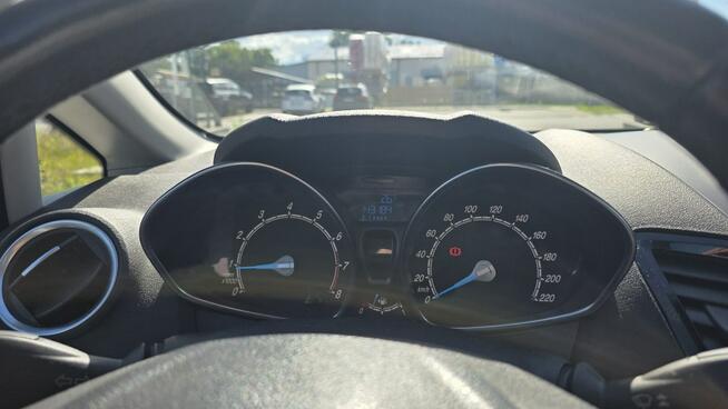 Ford Fiesta climatronic zarejestrowana zwykła benzyna ledy mały przebieg