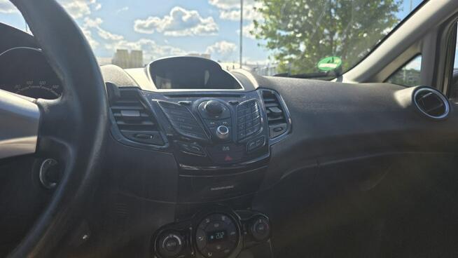 Ford Fiesta climatronic zarejestrowana zwykła benzyna ledy mały przebieg
