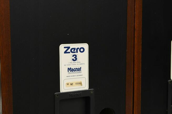 Magnat Zero 3 – duże kolumny podstawkowe 4 Ω, orzech