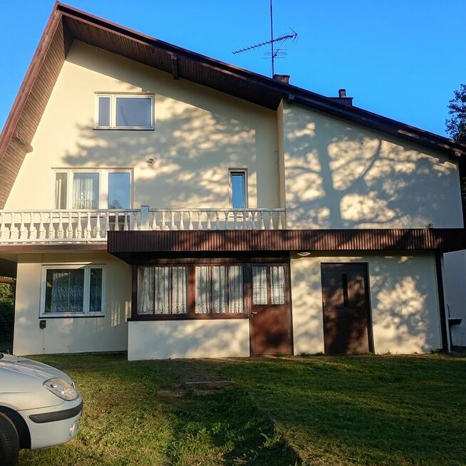 Dom piętrowy z dużą działką w spokojnej okolicy