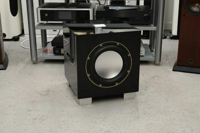 REL S/3 – aktywny subwoofer 400 W, 10 cali, Piano Black