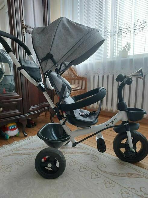 Rowerek trójkołowy, z rozkładaną budką i z tylnym koszykiem